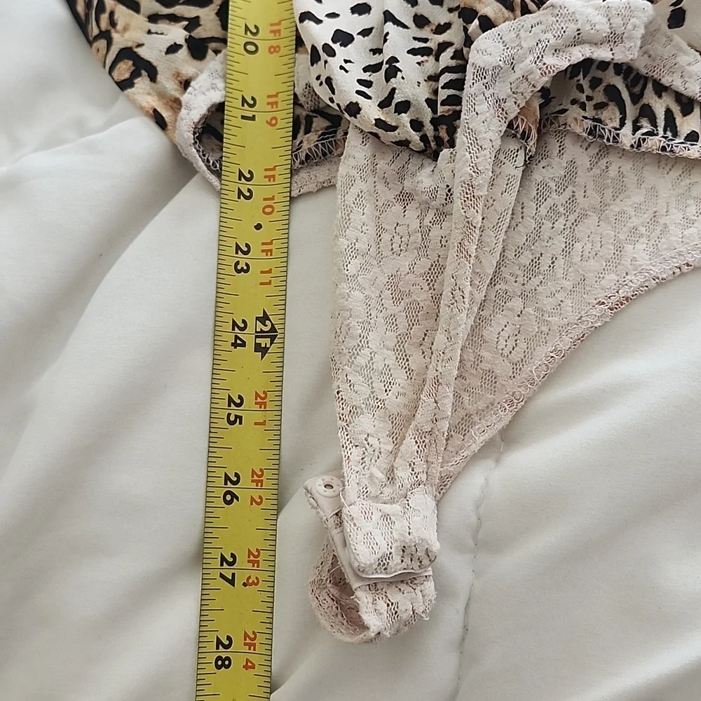 Vintage Cache Bodysuit Plunge V Neck Animal Print Long Sleeves Top Size M - Picture 13 of 13